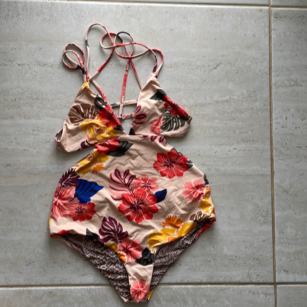 Acacia swim